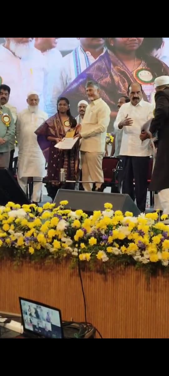 Amulya Academy student receiving award from AP CM