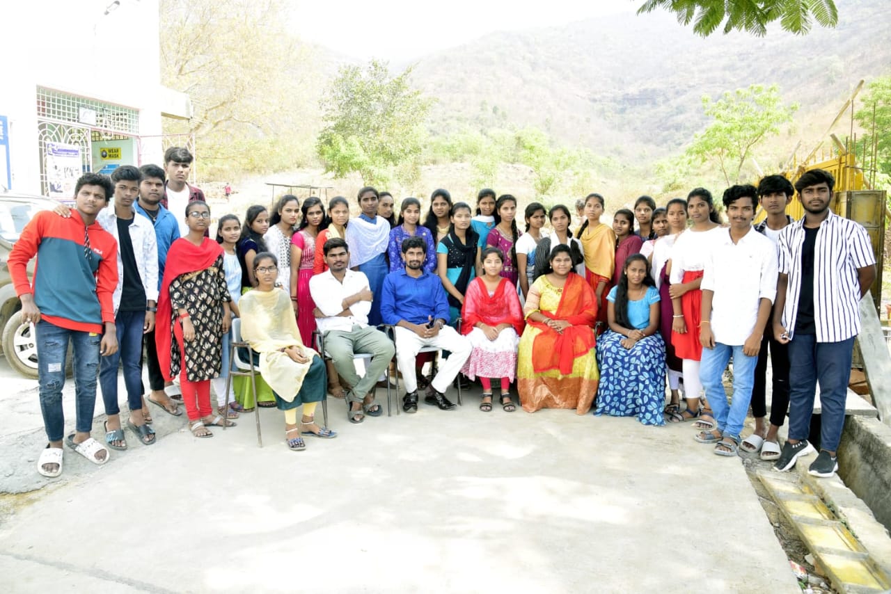 Group of Amulya Academy students