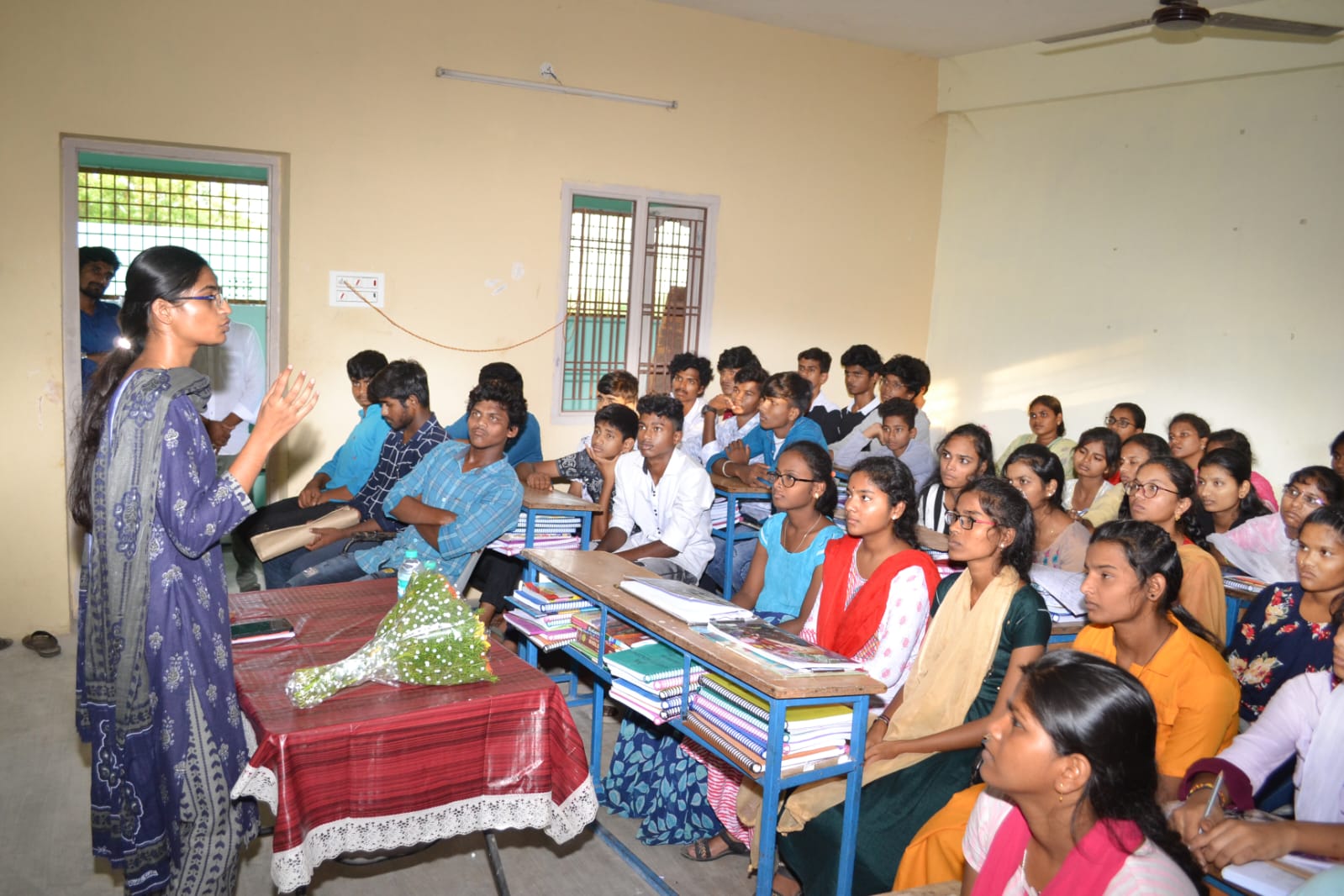 Experienced faculty teaching IIT JEE concepts